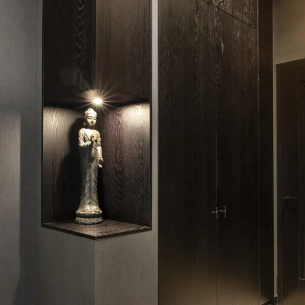 Maatwerk kast met verlichte nis